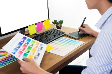 grafiği üzerinde yeni bir Proje Tasarımcısı Editör çizim işyerinde skeçler