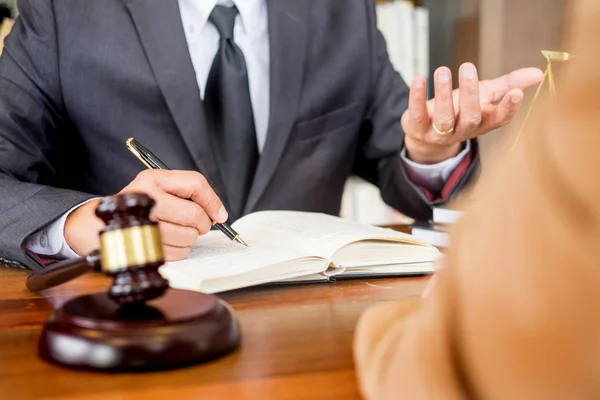 Lawyer in office. Counseling and giving advice about legal legis — Stock Photo, Image