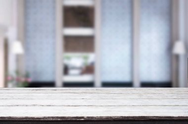 Bulanık iç arka plan ve ücretsiz sp ahşap masa