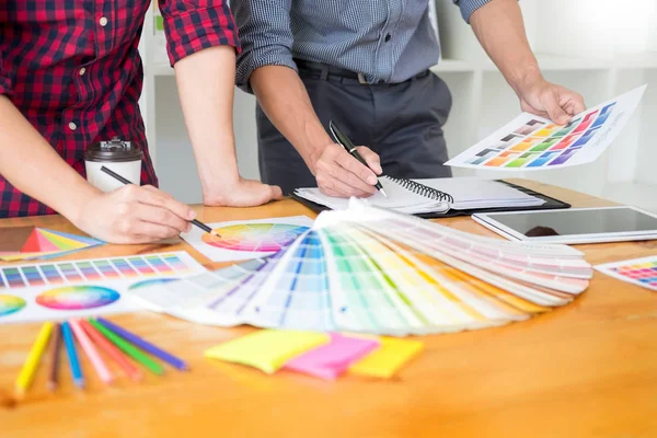 Team Web designer working drawing something on graphic computer — Stock Photo, Image