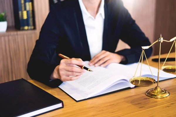 Lawyer judge reading documents at desk in courtroom working on w — Stock Photo, Image