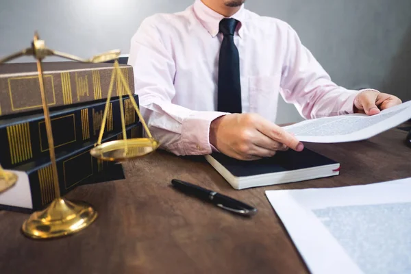 Lawyer judge reading documents at desk in courtroom working on w — Stock Photo, Image