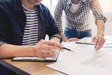 ofiste tasarımcıları tartışma Blueprint Archite çalışıyoruz