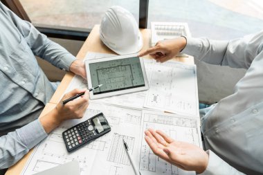 Gayrimenkul konsepti, Iki mühendis ve mimar, bluep tartışmak