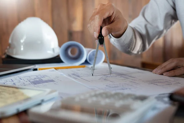 Confident engineer team working with Blue Print with architect e — Stock Photo, Image