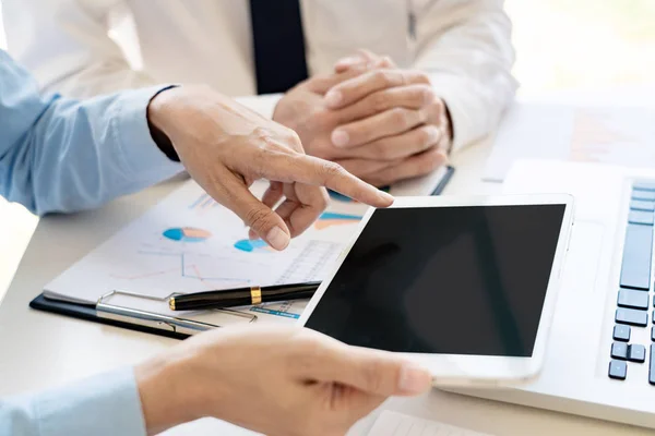 Business People Talking Discusión con compañeros de trabajo análisis de planificación — Foto de Stock