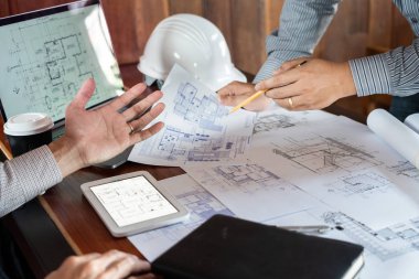 Gayrimenkul konsepti, Iki mühendis ve mimar, bluep tartışmak