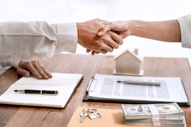 Müteahhitler temsilcisi veya mali danışman ve müşteriler