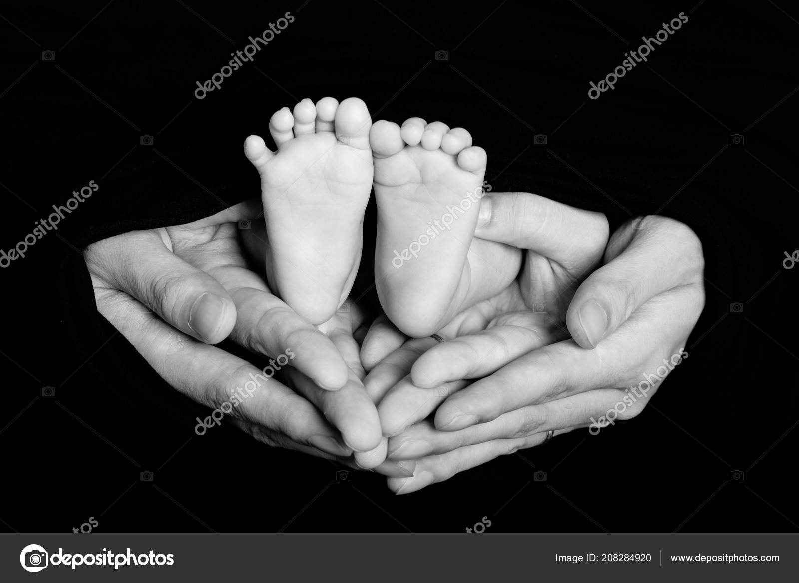 Pieds Nouveau Dans Les Mains Maman Papa Image Libre De Droit Par Ghigomeg C 849