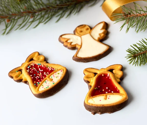 Weihnachten Lebkuchen Auf Weißem Hintergrund — Stockfoto