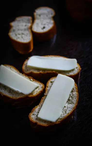 Verticale Foto Donker Bruine Tafel Met Voedsel Sandwiches Van Vers — Stockfoto