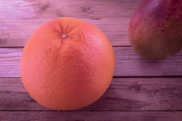 Horizontal Photo Shows Fresh Healthy Fruit Background Mango Foreground Large — Stock Photo, Image