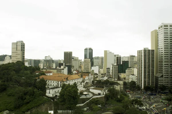 Binaların önünde Mosteiro de Sao Bento (Aziz Benedict Manastırı). Rio de Janeiro, Brezilya Brezilyalı sömürgeci Mimarlık birincil örneği
