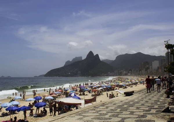 Rio de Janeiro, Brezilya. 17 Kasım 2018. Ipanema Plajı güneşli yaz gününde. 