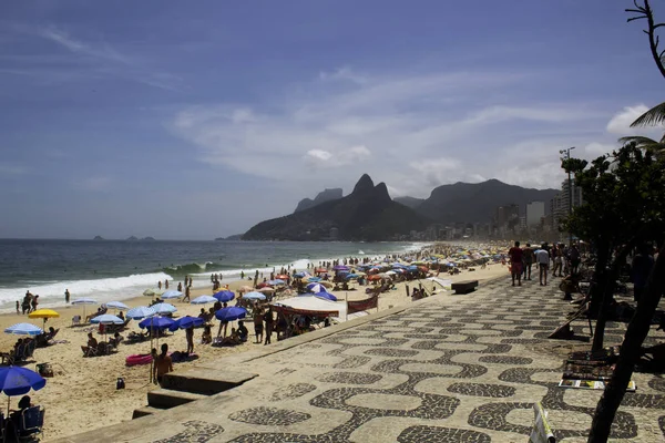 Rio de Janeiro, Brezilya. 17 Kasım 2018. Ipanema Plajı güneşli yaz gününde. 