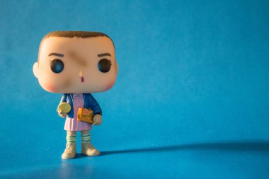 Rio de Janeiro, Brezilya. 30 Eylül 2018. Funko Pop aksiyon figürü onbir eggos ile açıklayıcı yazı işleri waffle, Netflix serisinin yabancı şeyler.
