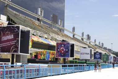 Rio de Janeiro, Brezilya - 23 Şubat 2019: Avenida Marques de Sapucai sırasında karnaval Rio de Janeiro Samba Okulu geçit töreni başlamadan kabul en büyük karnaval.