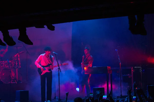 Rio de Janeiro, Brezilya, Nisan 04, 2019: Matthew Healy gelen 1975 Circo Voador konser gerçekleştirir