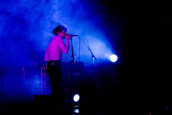 Rio de Janeiro, Brezilya, Nisan 04, 2019: Matthew Healy gelen 1975 Circo Voador konser gerçekleştirir