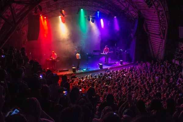 Rio de Janeiro, Brezilya, Nisan 04, 2019: Matthew Healy gelen 1975 Circo Voador konser gerçekleştirir