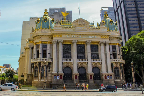 Rio de Janeiro, Brezilya - 19 Nisan 2017: Opera Binası (Teatro Municipal) Rio de Janeiro, Brezilya, Latin Amerika. 