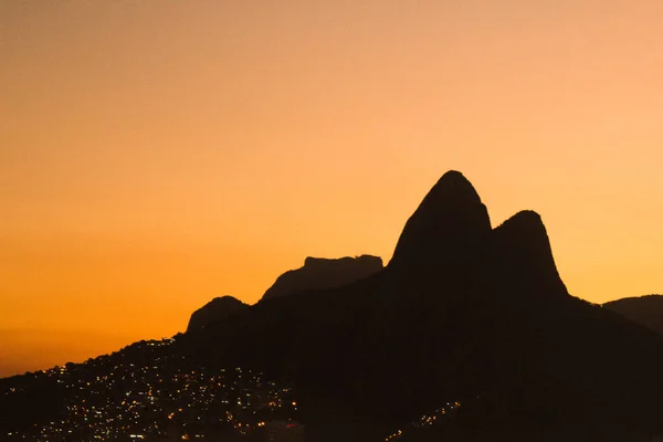 Widok Plażę Ipanema Dwoma Braćmi Mountain Sunset Sylwetka Rio Janeiro — Zdjęcie stockowe