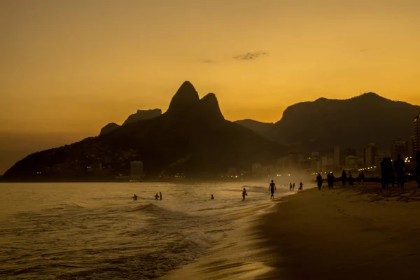 Rio Janeiro Brazylia Czerwca 2019 Widok Plażę Ipanema Dwoma Braćmi — Zdjęcie stockowe