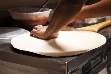 Pizza yapma süreci..