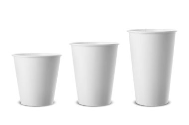 Vektör gerçekçi 3d beyaz kağıt tek kullanımlık Kupası simgesi beyaz arka plan üzerinde izole kapatmak ayarlayın. Farklı boyut - küçük, orta ve büyük. Grafik, Tasarım şablonunda mockup. Önden görünüm