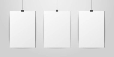 Üç vektör gerçekçi beyaz boş dikey A4 kağıt Poster asılı bir ip ile cilt küçük beyaz duvar mock-up açık olarak ayarlayın. Grafik, Mockup için boş Poster tasarım şablonu