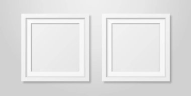 İki gerçekçi Modern iç beyaz boş kare ahşap Poster resim çerçeve Mock-up Set Closeup beyaz duvar üzerinde vektör. Boş Poster çerçeve tasarım şablonu Mockup, tanıtım, resim veya metin için