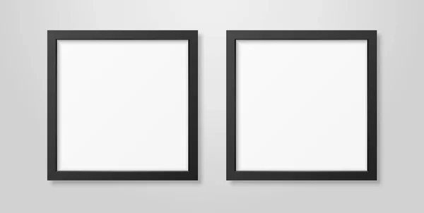 Dos Vector Realista Interior Moderno Negro Blanco Cuadrado Cartel de Madera Marco de cuadro Mock-up Set Primer plano en la pared blanca. Plantilla de diseño de marcos de póster vacíos para maqueta, presentación, imagen o texto — Vector de stock