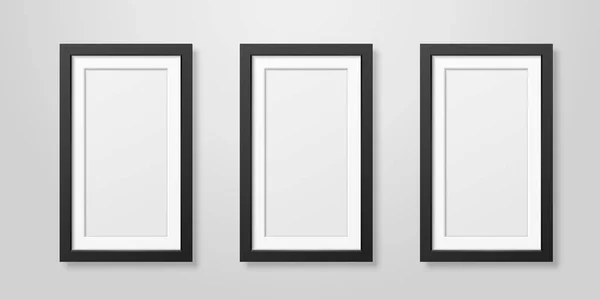 Three Vector Realistic Modern Interior Black Blank Vertical Poster Picture Frame Set Primo piano su White Wall Mock-up. Modelli di design di cornici per poster vuoti per Mockup, Presentazione — Vettoriale Stock