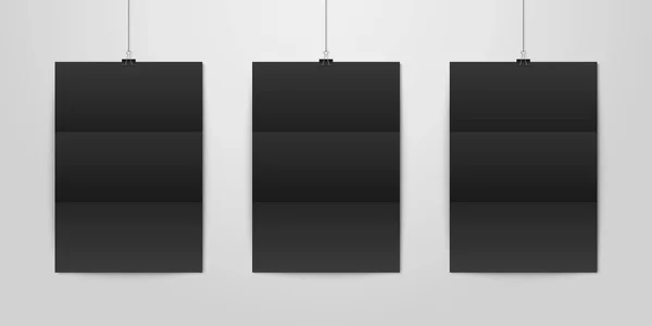 Drie Vector realistisch zwart lege verticale A4 gevouwen papier Poster hangen aan een touw met Binder Clip instellen op de witte muur mock-up. Lege Poster ontwerpsjabloon voor Graphics, Mockup — Stockvector