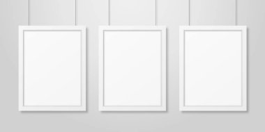 Üç halatlar üzerinde beyaz duvar Mock-up asılı ahşap Poster çerçeve ayarla gerçekçi Modern iç beyaz boş dikey A4 vektör. Boş Poster çerçeve tasarım şablonu Mockup, tanıtım için