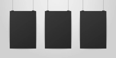 Üç vektör gerçekçi siyah boş dikey A4 kağıt Poster asılı bir ip ile cilt küçük beyaz duvar mock-up açık olarak ayarlayın. Grafik, Mockup için boş Poster tasarım şablonu