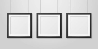 Üç gerçekçi Modern iç siyah boş kare ahşap Poster resim çerçeve kümesi halatlar üzerinde beyaz duvar Mock-up asılı vektör. Boş Poster çerçeve tasarım şablonu Mockup, tanıtım için