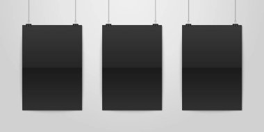 Üç vektör gerçekçi siyah boş dikey A4 katlanmış kağıt Poster asılı bir ip ile cilt küçük beyaz duvar mock-up açık olarak ayarlayın. Grafik, Mockup için boş Poster tasarım şablonu