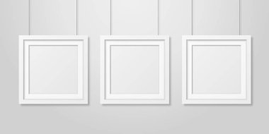 Üç gerçekçi Modern iç beyaz boş kare ahşap Poster resim çerçeve kümesi halatlar üzerinde beyaz duvar Mock-up asılı vektör. Boş Poster çerçeve tasarım şablonu Mockup, tanıtım için