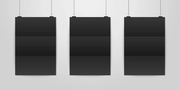 Három vektor reális fekete üres függőleges A4-es hajtogatott papír plakát lógott egy kötélen kötőanyag klip be a fehér fal modell. Üres poszter Design sablon grafikus, makett — Stock Vector