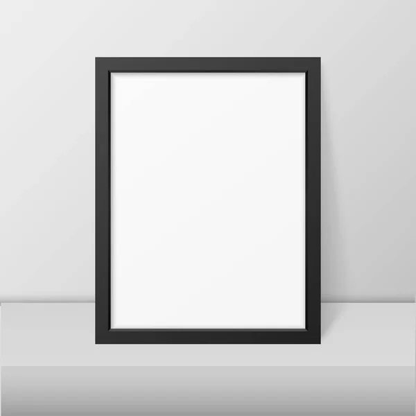 벡터 테이블 또는 흰색 벽, 모형에 선반 근접 촬영에 3d 현실적인 현대 인테리어 블랙 빈 세로 A4 나무 포스터 그림 프레임입니다. 이랑, 프레 젠 테이 션에 대 한 빈 포스터 프레임 디자인 서식 파일 — 스톡 벡터