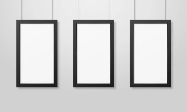 Üç gerçekçi Modern iç siyah boş ahşap Poster resim çerçeve kümesi halatlar üzerinde beyaz duvar Mock-up asılı vektör. Boş Poster çerçeve tasarım şablonu Mockup, tanıtım için