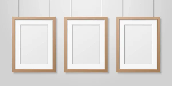 Vector 3d Realistic Three A4 Brown Wooden Simple Modern Frame auf weißem Wandhintergrund. Es kann für Präsentationen verwendet werden. Design-Vorlage für Mockup, Frontansicht — Stockvektor