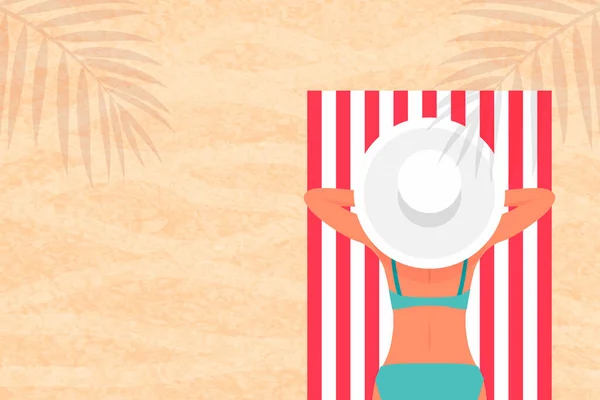 Pretty Woman är solbadare. Unga dam, flicka bär bikini och vit hatt ligger på stranden på en vit och röd randig handduk. Vektorillustration. Ovanifrån — Stock vektor