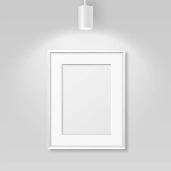 Διάνυσμα 3d Ρεαλιστικό A4 Λευκό Ξύλινο Απλό Μοντέρνο Πλαίσιο για Παρουσία σε Άσπρο Φόντο Τοίχου με Φωτεινό Σποτ στην κορυφή, πάνω από το πλαίσιο. Πρότυπο σχεδίασης για το Mockup, μπροστινή όψη — Διανυσματικό Αρχείο