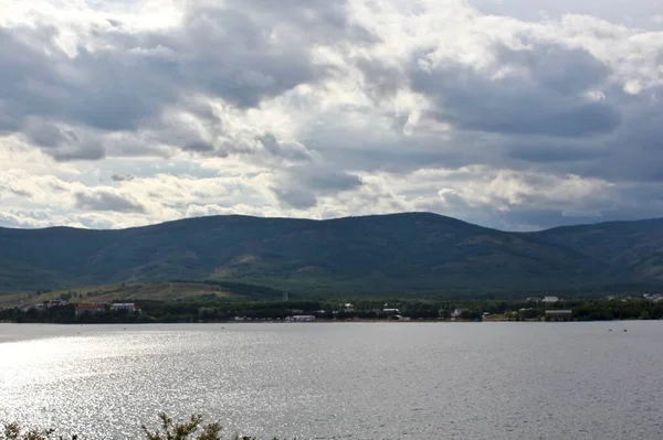 Panoram mountain, mountain lake and dramatic sky sunset background — Stock Photo, Image