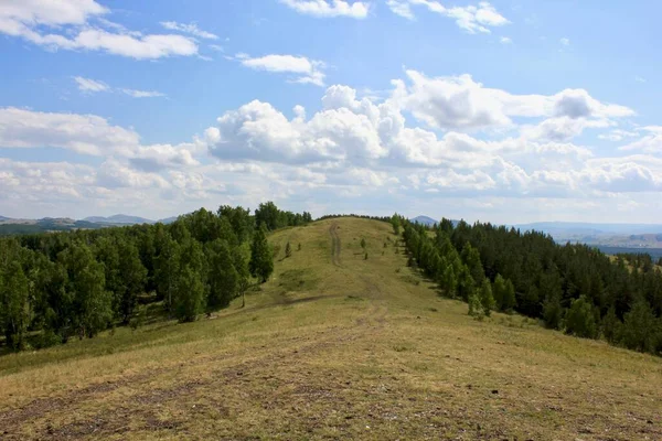 Perfekte Berglandschaft mit Seen Wäldern Felder irgendwo in Russland Südural Ruhe — Stockfoto