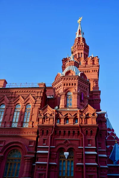 Moskou, Rusland - augustus 2020: De Rode Toren van het Historisch Museum in het hart van de Russische hoofdstad — Stockfoto