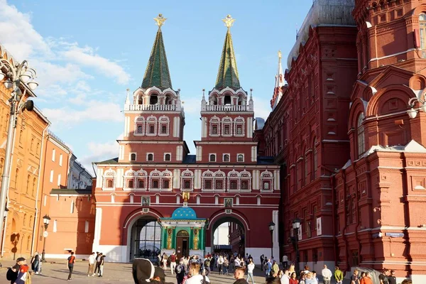 Moskou, Rusland - augustus 2020: De Rode Toren van het Historisch Museum in het hart van de Russische hoofdstad, Prachtige bezienswaardigheden van de hoofdstad — Stockfoto