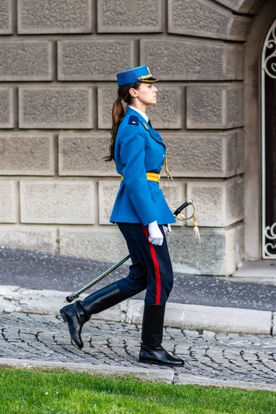 Belgrado Serbia Aprile 2017 Membro Femminile Della Guardia Onore Militare — Foto Stock